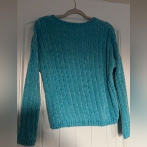 Blue No Boundaries sweatwr, size medium (7-9)